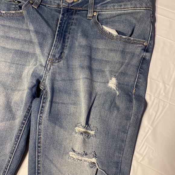refuge women distressed jean size 6 blue color  in excellent condition - Picture 5 of 11
